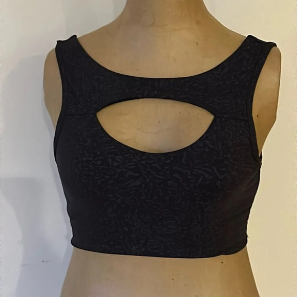 Lululemon sz 4 Everlux Cut-Out Train Bra Support, B/C Cups Crunch Black w/ pads - Picture 2 of 11